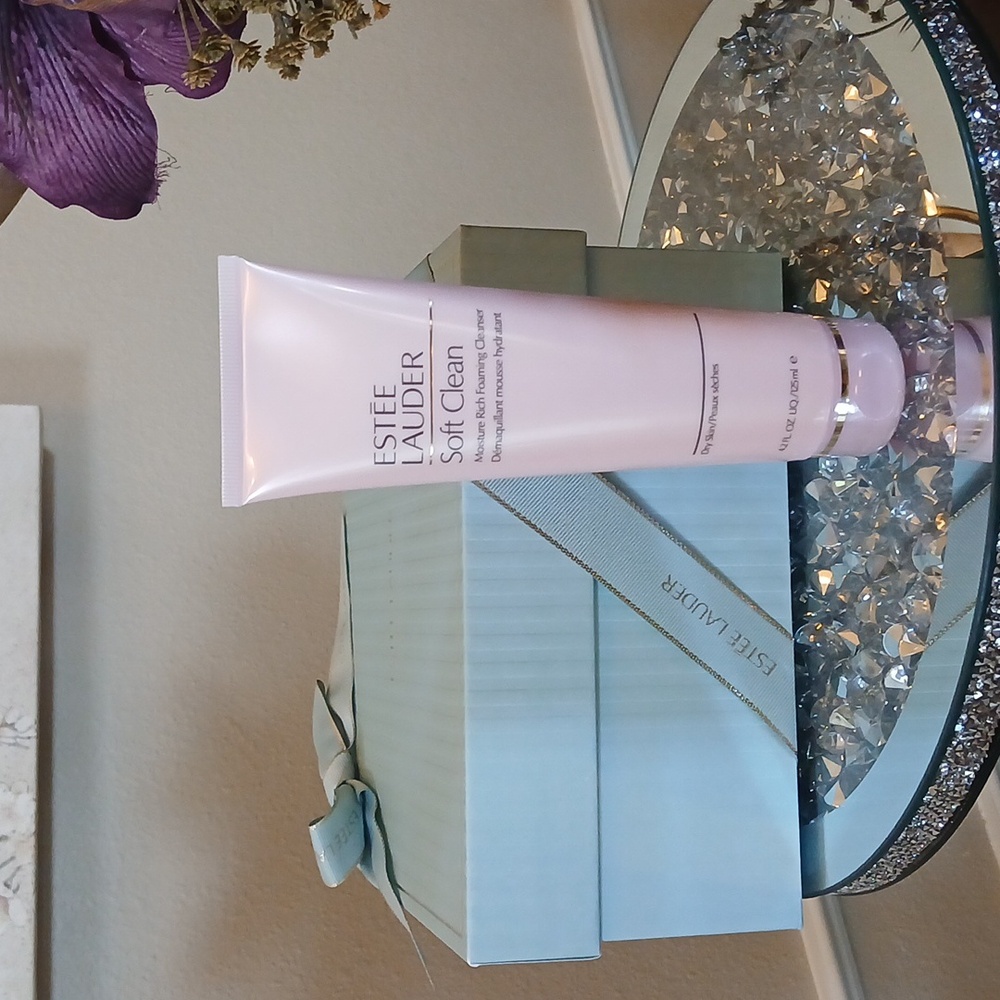 New Estée Lauder Full Size Soft Clean Foaming Cleanser - Picture 8 of 17
